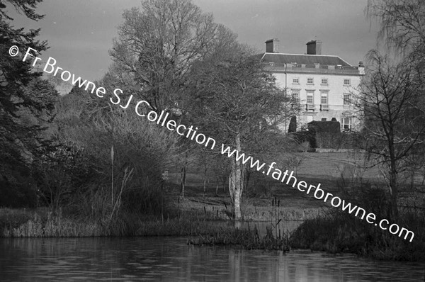 HOUSE FROM LAKE 8.5CM